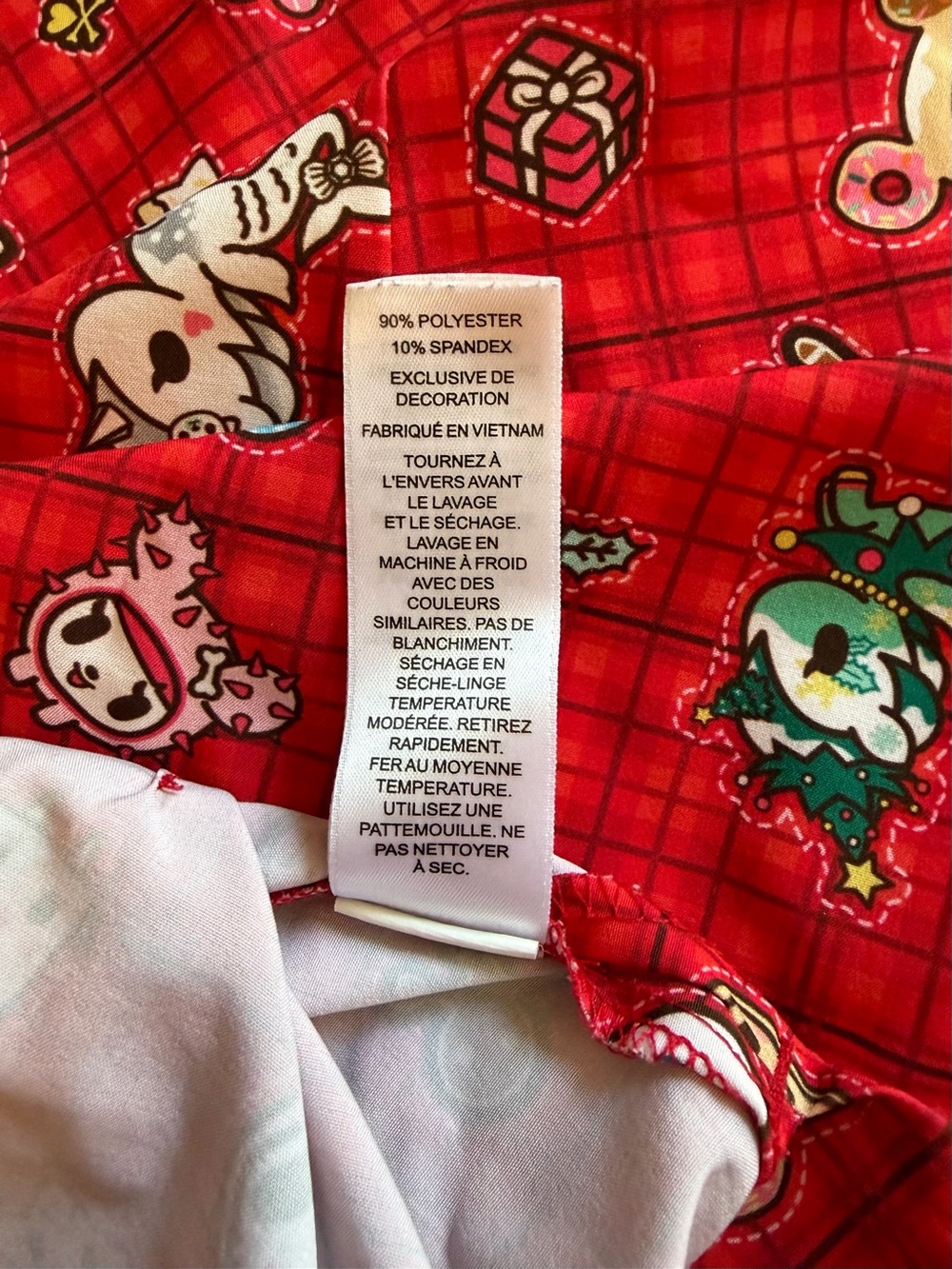 Tokidoki by Koi Holiday Character Scrub Top Women’s Medium Red Nurse Uniform - Picture 7 of 8